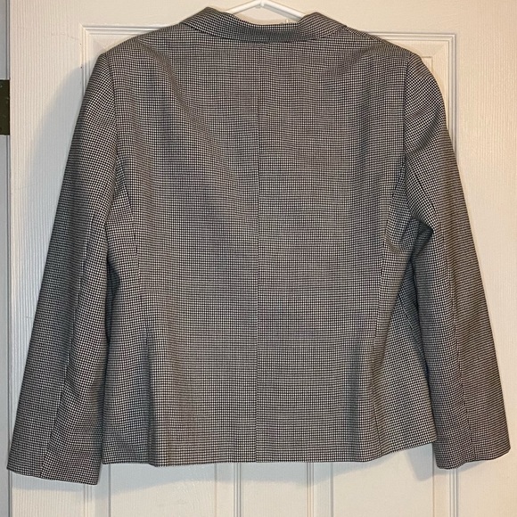 Benard Holtzman Women’s 100% Wool Blazer. Size 18. - Picture 2 of 6